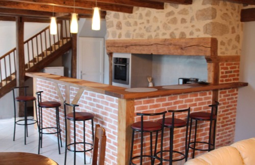Saint-Gerons Cottage | CHARACTER COTTAGE OVERLOOKING LAKE ST ETIENNE CANTALES 500M