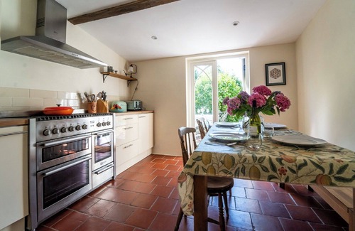 Hoxne Cottage | Character cottage next to idyllic country walks