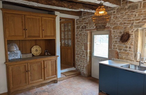 Bray House | Character cottage with private pool set in 5 hectares of gardens and woodland