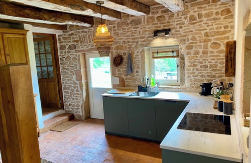 Bray House | Character cottage with private pool set in 5 hectares of gardens and woodland