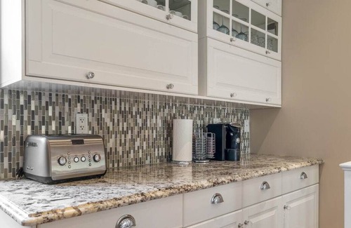 Sunnyside House | Character Home with 3BR & Large Backyard