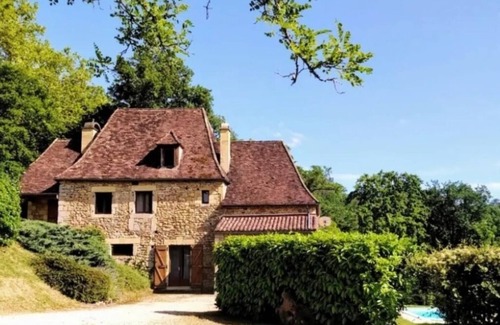 Tursac Cottage | Character house 8/10 pers. with private pool, view of MARZAC castle