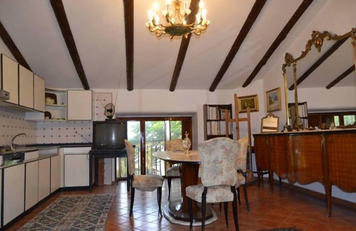 Battipaglia Apartment | Characteristic nineteenth-century farmhouse. Typical residence