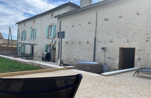 Tillou House | Charentaise House with Private Pool & Gardens. Sleeps 4, 6 or 8 people.