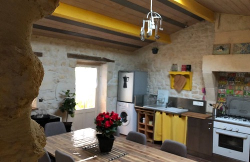 Gemozac House | CHARENTAISE HOUSE 85 M2 with enclosed garden