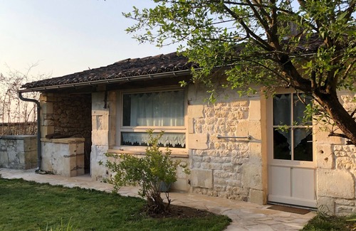Gemozac House | CHARENTAISE HOUSE 85 M2 with enclosed garden