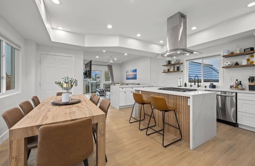 Mission Beach Condo | Charge your car here and walk to the beach!