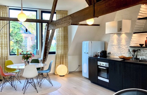 Stationsbuurt Noord Apartment | Charles Loft: design penthouse near museums and the city-center of Ghent.