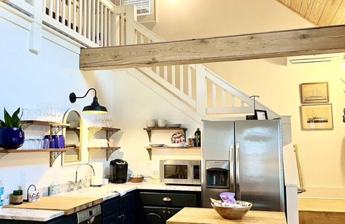 Charleston House | Charleston Guest House- Easy parking! Quiet, safe neighborhood! Close to Dwntn!