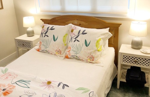 Charleston House | Charleston Guest House- Easy parking! Quiet, safe neighborhood! Close to Dwntn!
