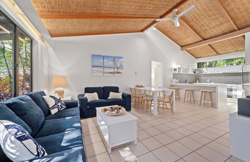 Sapphire Beach Resort | Charlesworth Nautilus Beach Resort