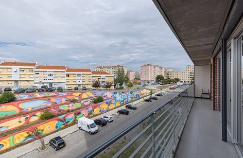 Lumiar Apartment | Charm 3BDR Apartment W/Balcony by LovelyStay