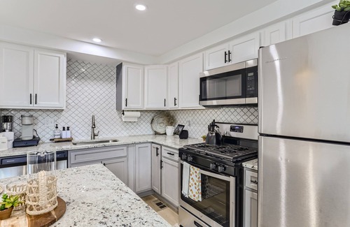 Downtown Baltimore House | Charm City Charmer - Boho Zen Minutes to Harbor and Downtown!