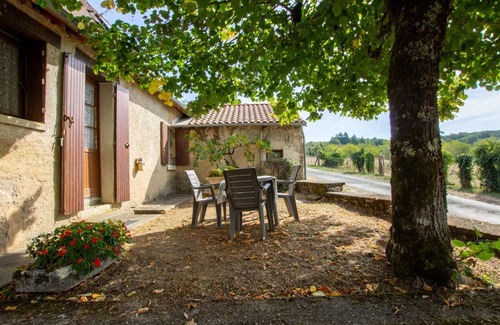 Saint-Pantaly-d'Ans Cottage | Charming Cottage with Garden in Auvézère Valley - Near Périgueux & Lascaux