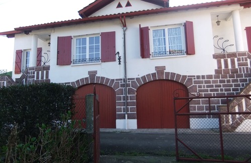 Saint-Etienne-de-Baigorry Apartment | Charming 3 * cottage in the Basque Country