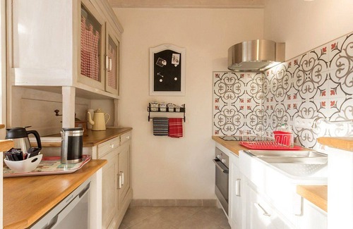 Saint-Sebastien-sur-Loire Cottage | Charming Urban Cottage with Private Terrace, Close to Nantes