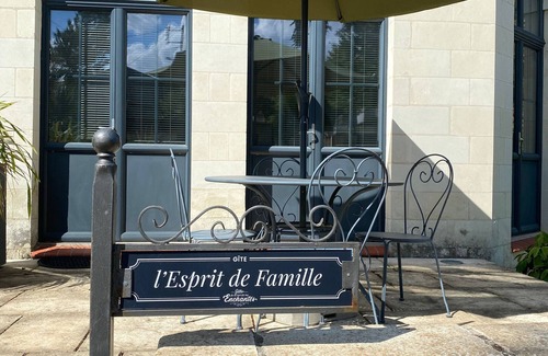 Saint-Sebastien-sur-Loire Cottage | Charming Urban Cottage with Private Terrace, Close to Nantes
