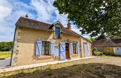 Saulnay Cottage | Charm House with Private Pond in the Heart of Berry