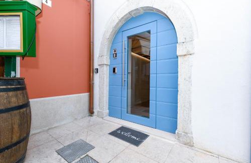 Assenza Apartment | Charm Lakefront Apartments