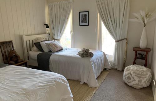 Lake Charm Bed & Breakfast | Charm Lodge