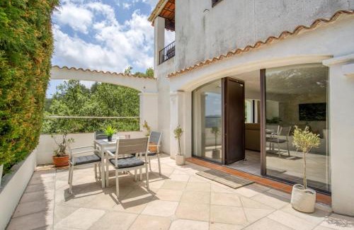 Carros Apartment | CHARMANT 2 PIECES DANS VILLA INDIVIDUELLE TERRASSES JARDIN