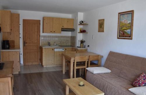 Champagny-en-Vanoise Apartment | Charmant 3P PMR avec terrasse sud et parking, proche commerces et télécabine - FR-1-464-80
