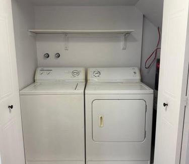 Saint-Hubert Apartment | Charmant appartement au sous-sol
