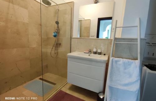 Asilah Apartment | Charmant appartement dans les jardins d Assilah Piscine et Jardin andalous