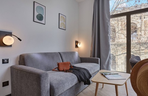 Quartier Administrations Condo | Charmant appartement | En face des Arènes de Nîmes