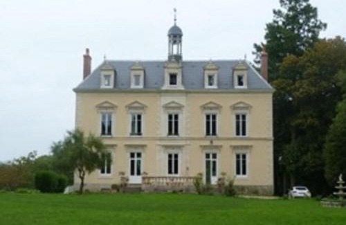 Parennes Bed & Breakfast | Charmant Château XIXème - Parc 2ha, Chambres Lumineuses, Petit Déjeuner Local, Proche Forêt et Cité Médiévale - FR-1-410-410