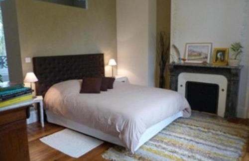 Parennes Bed & Breakfast | Charmant Château XIXème - Parc 2ha, Chambres Lumineuses, Petit Déjeuner Local, Proche Forêt et Cité Médiévale - FR-1-410-410