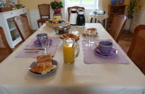 Parennes Bed & Breakfast | Charmant Château XIXème - Parc 2ha, Chambres Lumineuses, Petit Déjeuner Local, Proche Forêt et Cité Médiévale - FR-1-410-410
