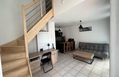 Cenon Apartment | Charmant Duplex Bordeaux - Place de Parking Privée - Tram
