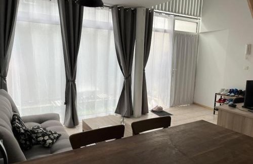 Cenon Apartment | Charmant Duplex Bordeaux - Place de Parking Privée - Tram