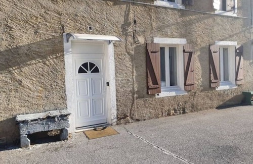 Morez Apartment | Charmant et Chaleureux F4 en RDC Avec sa Terrasse Privée