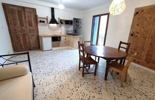 Saint-Laurent-le-Minier Apartment | Charmant appartement dans l’Ancienne Mairie