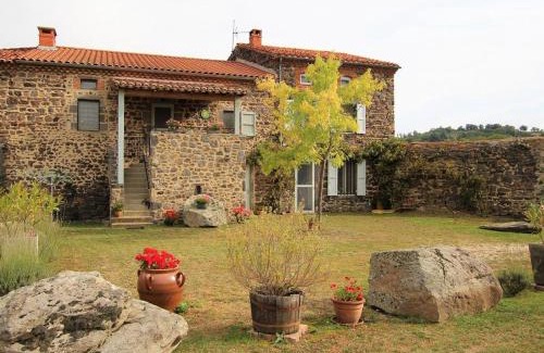 Lavaudieu House | Charmant Gîte à Lavaudieu avec Terrasse, Proche Sites Touristiques et Commerces - FR-1-582-219