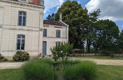 Chadurie House | Charmant gîte familial avec piscine chauffée, parc et animaux - 3 chambres, internet, équipements bébé - FR-1-653-233