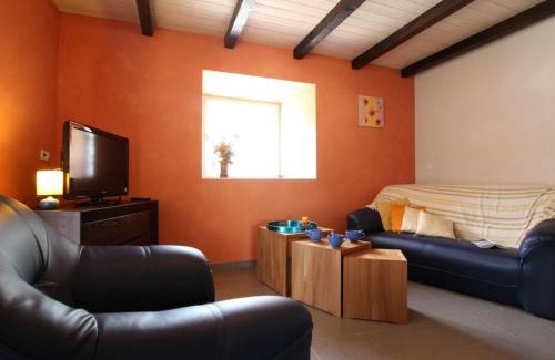 Saint-Just-pres-Brioude House | Charmant gîte rénové, 3 chambres, cheminée, terrasse et jardin, proche Brioude et sites touristiques. - FR-1-582-231