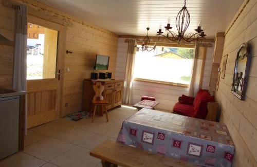 Pralognan-la-Vanoise Apartment | Charmant Rez-de-Jardin avec Terrasse dans Chalet Haut de Gamme proche Centre et Pistes de Ski - FR-1-464-29