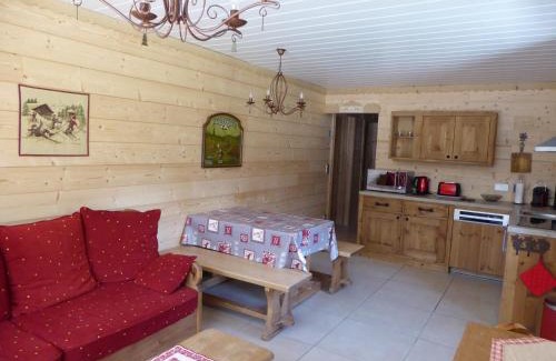 Pralognan-la-Vanoise Apartment | Charmant Rez-de-Jardin avec Terrasse dans Chalet Haut de Gamme proche Centre et Pistes de Ski - FR-1-464-29