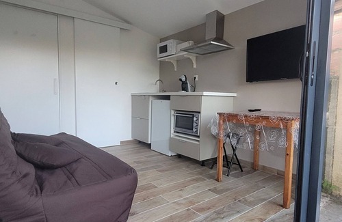 Saint-Denis-de-Pile Apartment | Charmant Studio Avec Terrasse et Accès Jardin
