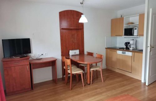 La Mongie Apartment | Charmant studio cabine pour 4 avec terrasse, piscine couverte, parking et salle de fitness à 400m des pistes - FR-1-404-245