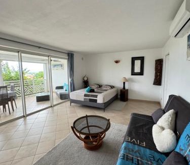 Bas du Fort Apartment | Charmant studio vue mer imprenable, proche plage
