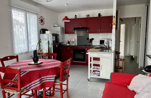 Cambo-les-Bains Apartment | Charmant T2, centre Cambo, calme, Tt confort, terrasse, parking, proche commerces - FR-1-495-5
