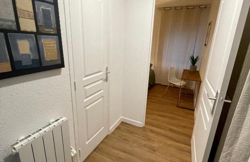 Bourges Apartment | Charmant T2 rénové avec parking et terrasse