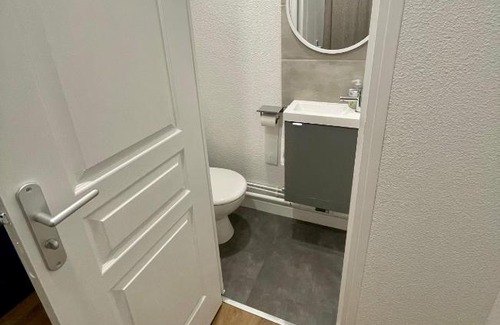 Bourges Apartment | Charmant T2 rénové avec parking et terrasse