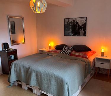 Sandershausen House | Charmante 2 Zimmer plus Bad und Balkon ohne Küche