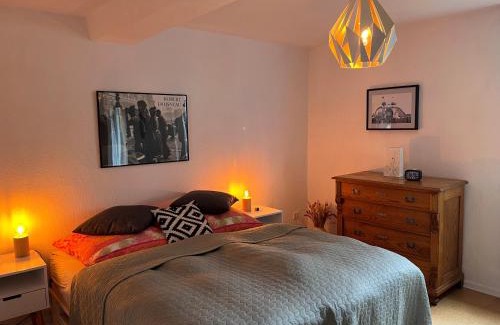 Sandershausen House | Charmante 2 Zimmer plus Bad und Balkon ohne Küche