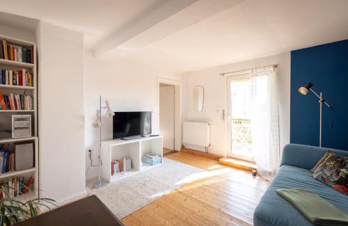 Sandershausen House | Charmante 2 Zimmer plus Bad und Balkon ohne Küche